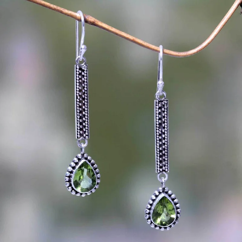 Handmade Sterling Silver 'Falling Raindrops' Peridot Earrings (Indonesia)