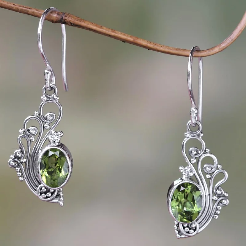 Handmade Sterling Silver 'Green Peacock's Feather' Peridot Earrings (Indonesia) - 1.5L*0.5W