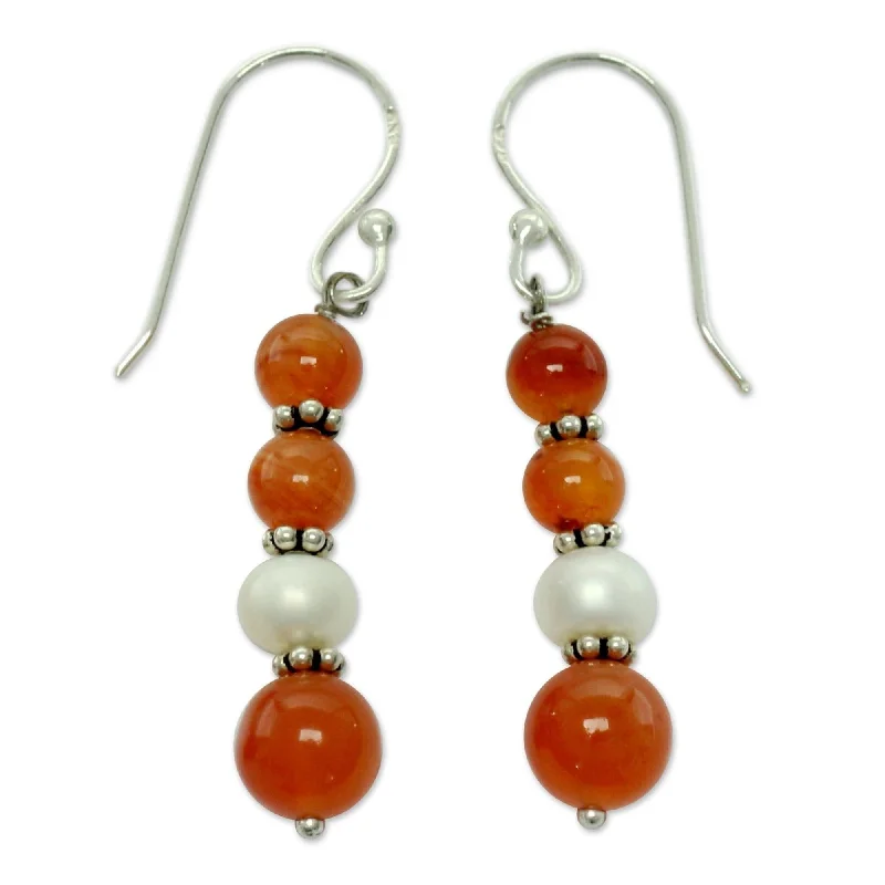 Handmade Sterling Silver 'Radiance' Carnelian Pearl Earrings (5 mm) (India)